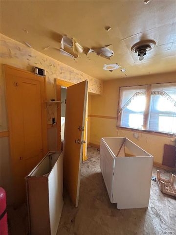 7444 Pilgrim Street, Detroit, MI 48238