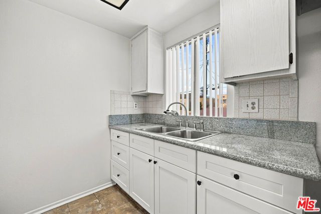 927 S Berendo Street, Los Angeles, CA 90006