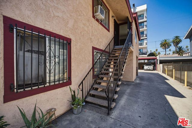 927 S Berendo Street, Los Angeles, CA 90006
