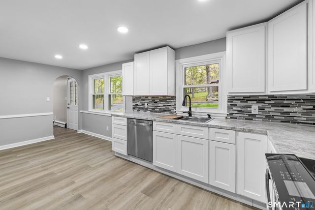 110 Greenwood Drive, Manchester, CT 06042