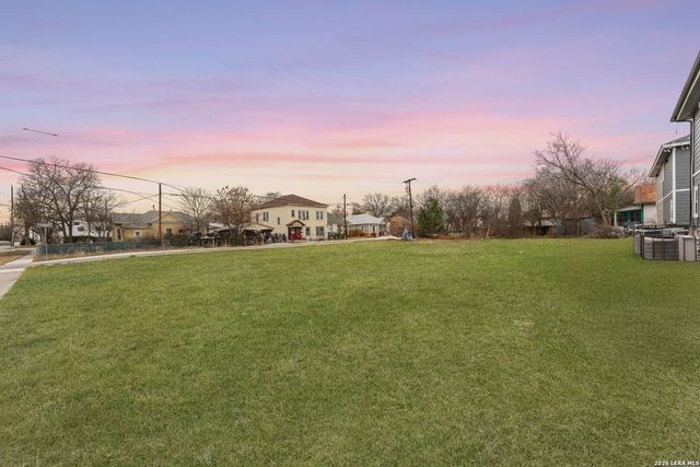 903 Dawson, San Antonio, TX 78202