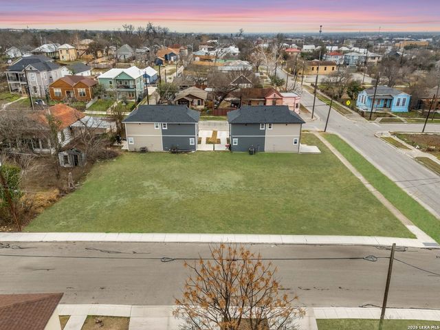 903 Dawson, San Antonio, TX 78202