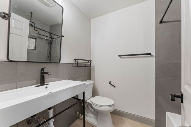 903 Dawson, San Antonio, TX 78202