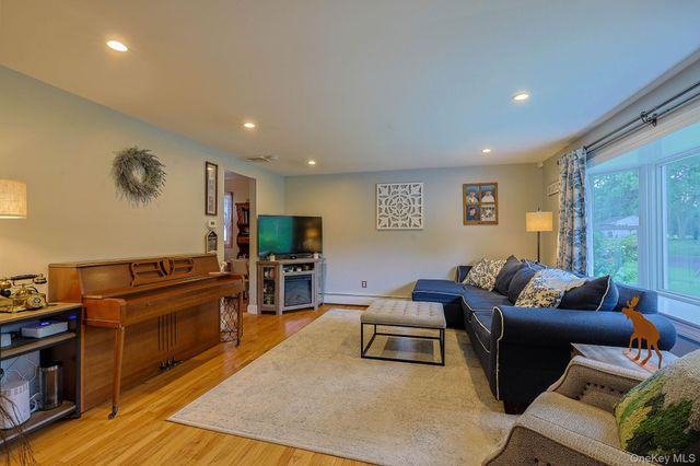 21 Continental Drive, New Windsor, NY 12553