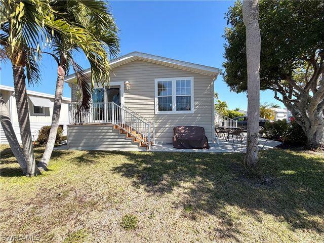 4750 Lantern LN W, Estero, FL 33928