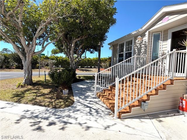 4750 Lantern LN W, Estero, FL 33928