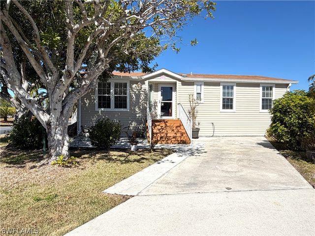 4750 Lantern LN W, Estero, FL 33928