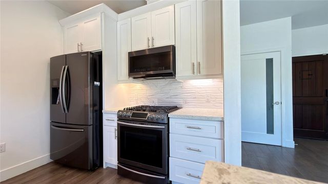 21224 W Rinaldi, Chatsworth, CA 91311