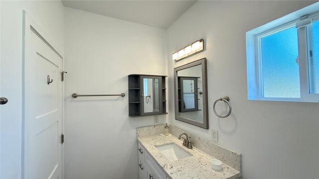 21224 W Rinaldi, Chatsworth, CA 91311