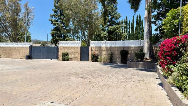 21224 W Rinaldi, Chatsworth, CA 91311