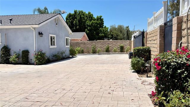 21224 W Rinaldi, Chatsworth, CA 91311