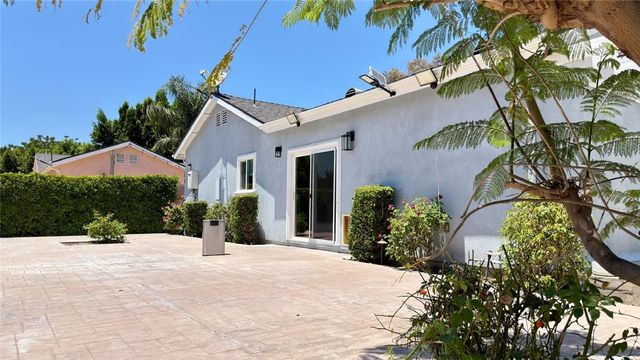 21224 W Rinaldi, Chatsworth, CA 91311