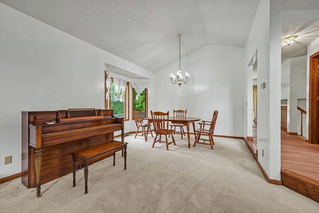 2522 S Windsor Lane, Woodbury, MN 55125