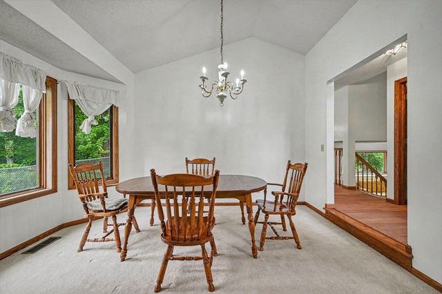 2522 S Windsor Lane, Woodbury, MN 55125