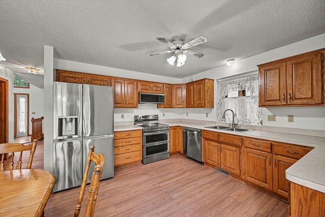 2522 S Windsor Lane, Woodbury, MN 55125