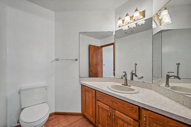 2522 S Windsor Lane, Woodbury, MN 55125