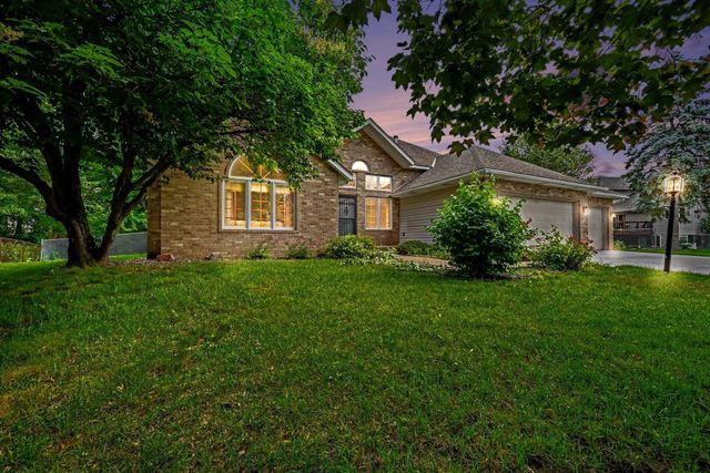 2522 S Windsor Lane, Woodbury, MN 55125