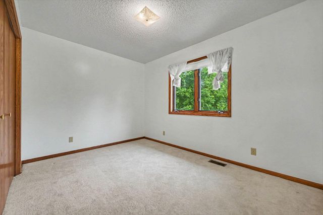 2522 S Windsor Lane, Woodbury, MN 55125