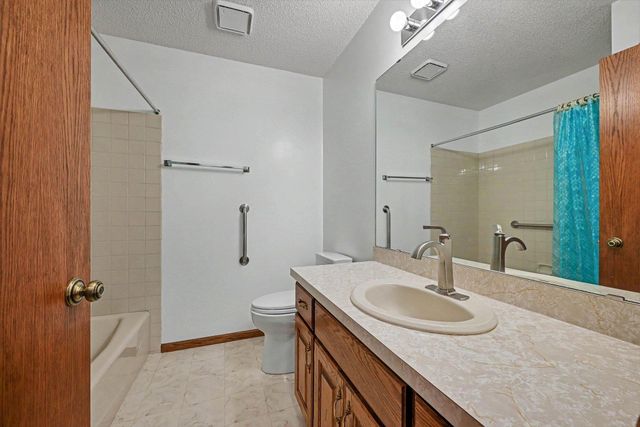 2522 S Windsor Lane, Woodbury, MN 55125