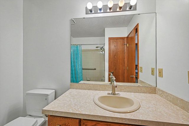 2522 S Windsor Lane, Woodbury, MN 55125