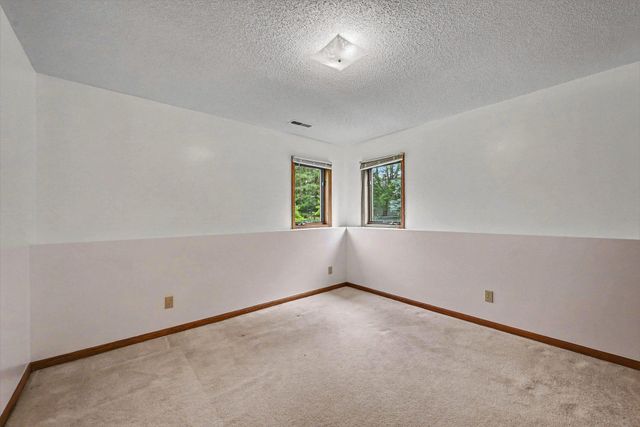 2522 S Windsor Lane, Woodbury, MN 55125