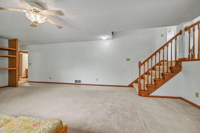 2522 S Windsor Lane, Woodbury, MN 55125