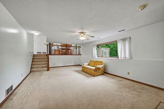 2522 S Windsor Lane, Woodbury, MN 55125
