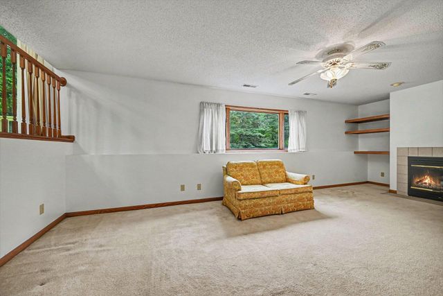 2522 S Windsor Lane, Woodbury, MN 55125
