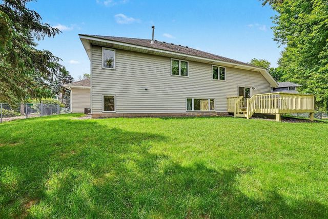 2522 S Windsor Lane, Woodbury, MN 55125