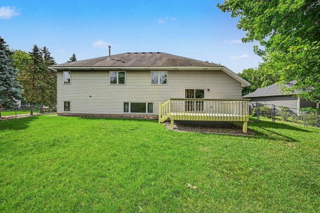 2522 S Windsor Lane, Woodbury, MN 55125
