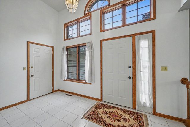 2522 S Windsor Lane, Woodbury, MN 55125