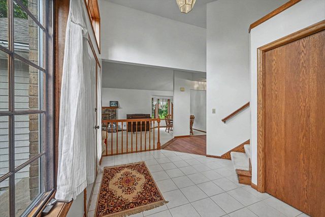 2522 S Windsor Lane, Woodbury, MN 55125