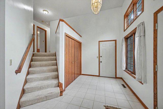 2522 S Windsor Lane, Woodbury, MN 55125