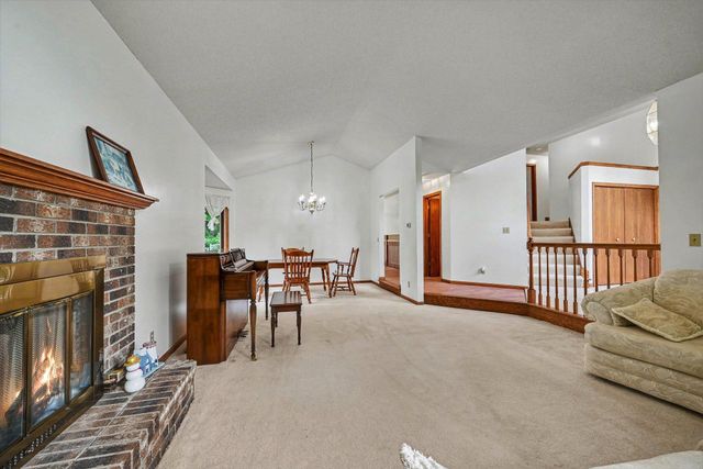 2522 S Windsor Lane, Woodbury, MN 55125