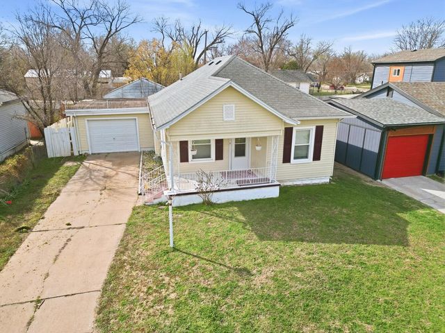 1933 W Irving St, Wichita, KS 67213
