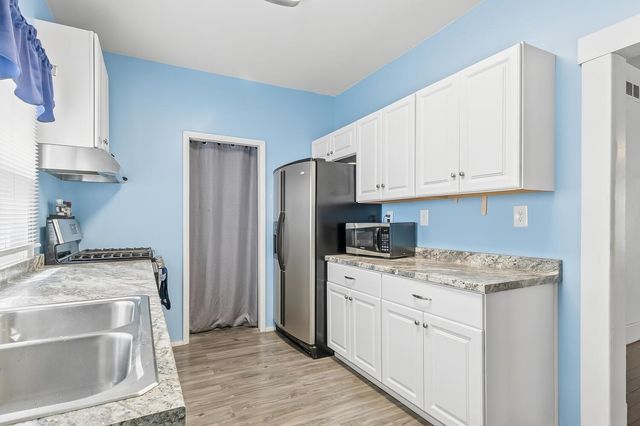 1933 W Irving St, Wichita, KS 67213