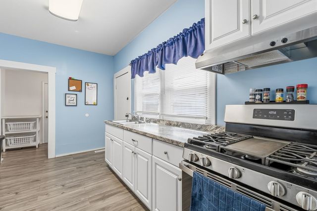 1933 W Irving St, Wichita, KS 67213