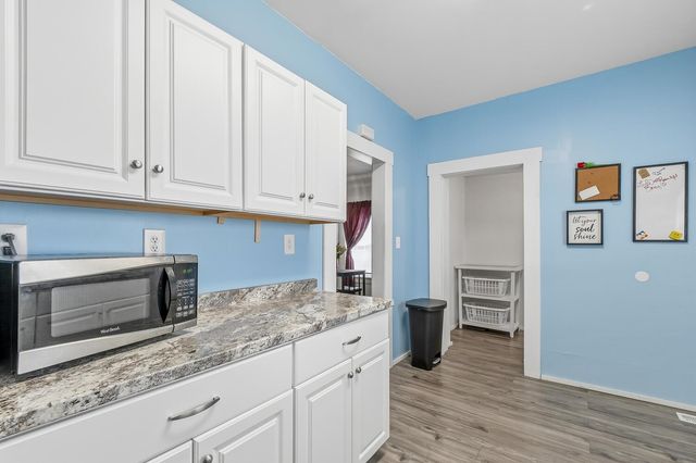 1933 W Irving St, Wichita, KS 67213