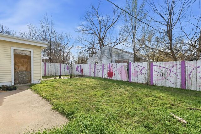 1933 W Irving St, Wichita, KS 67213