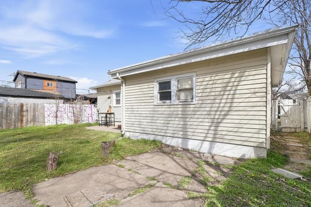 1933 W Irving St, Wichita, KS 67213