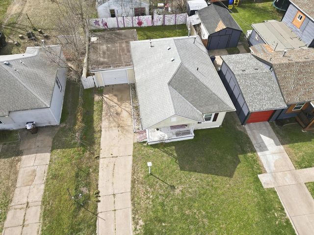 1933 W Irving St, Wichita, KS 67213