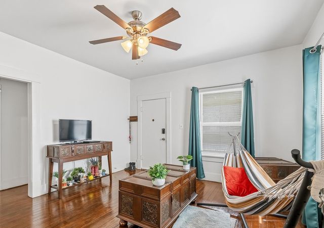 1933 W Irving St, Wichita, KS 67213