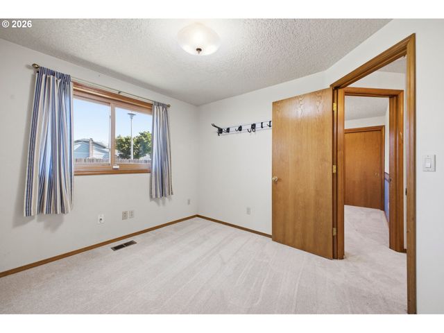 1500 Se PARK CREST Ave, Vancouver, WA 98683