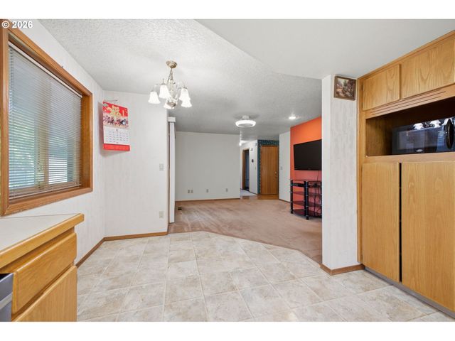 1500 Se PARK CREST Ave, Vancouver, WA 98683