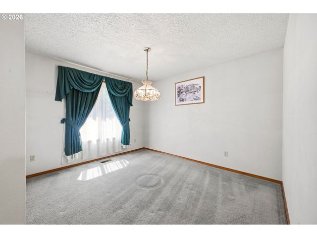 1500 Se PARK CREST Ave, Vancouver, WA 98683