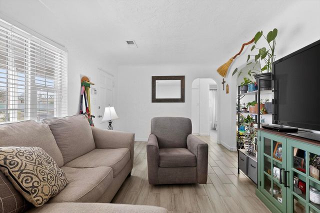 709 Carlisle Boulevard NE, Albuquerque, NM 87106