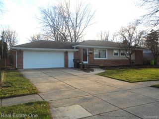 23654 WHITLEY Drive, Clinton Charter Township, MI 48035