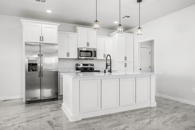 1792 Circulo Canada, Rio Rico, AZ 85648