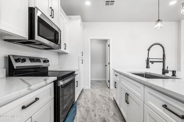 1792 Circulo Canada, Rio Rico, AZ 85648