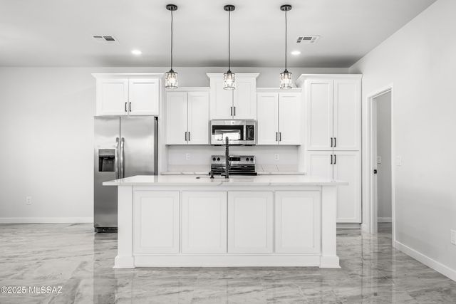 1792 Circulo Canada, Rio Rico, AZ 85648